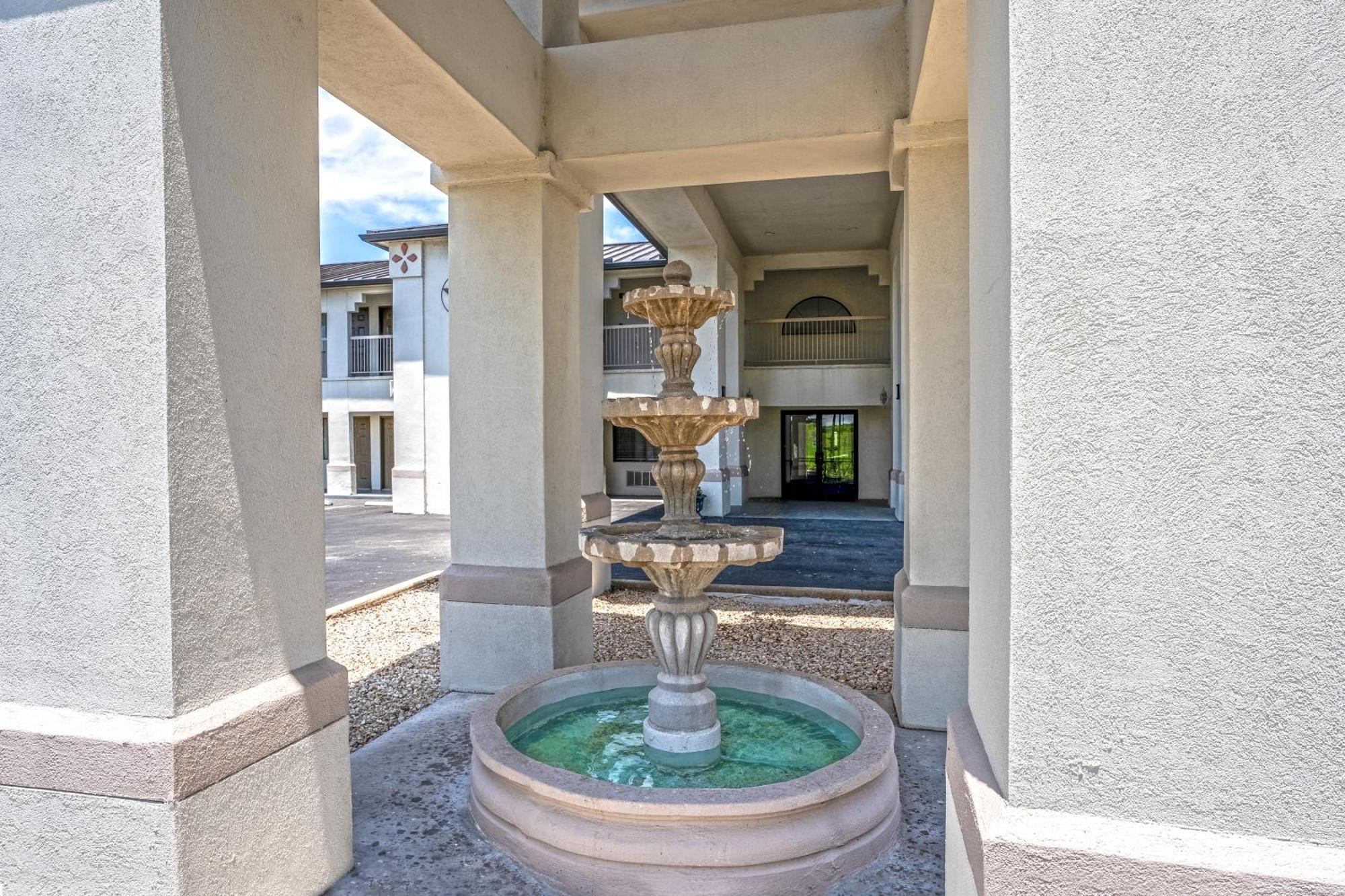 Quality Inn & Suites Junction Exterior foto