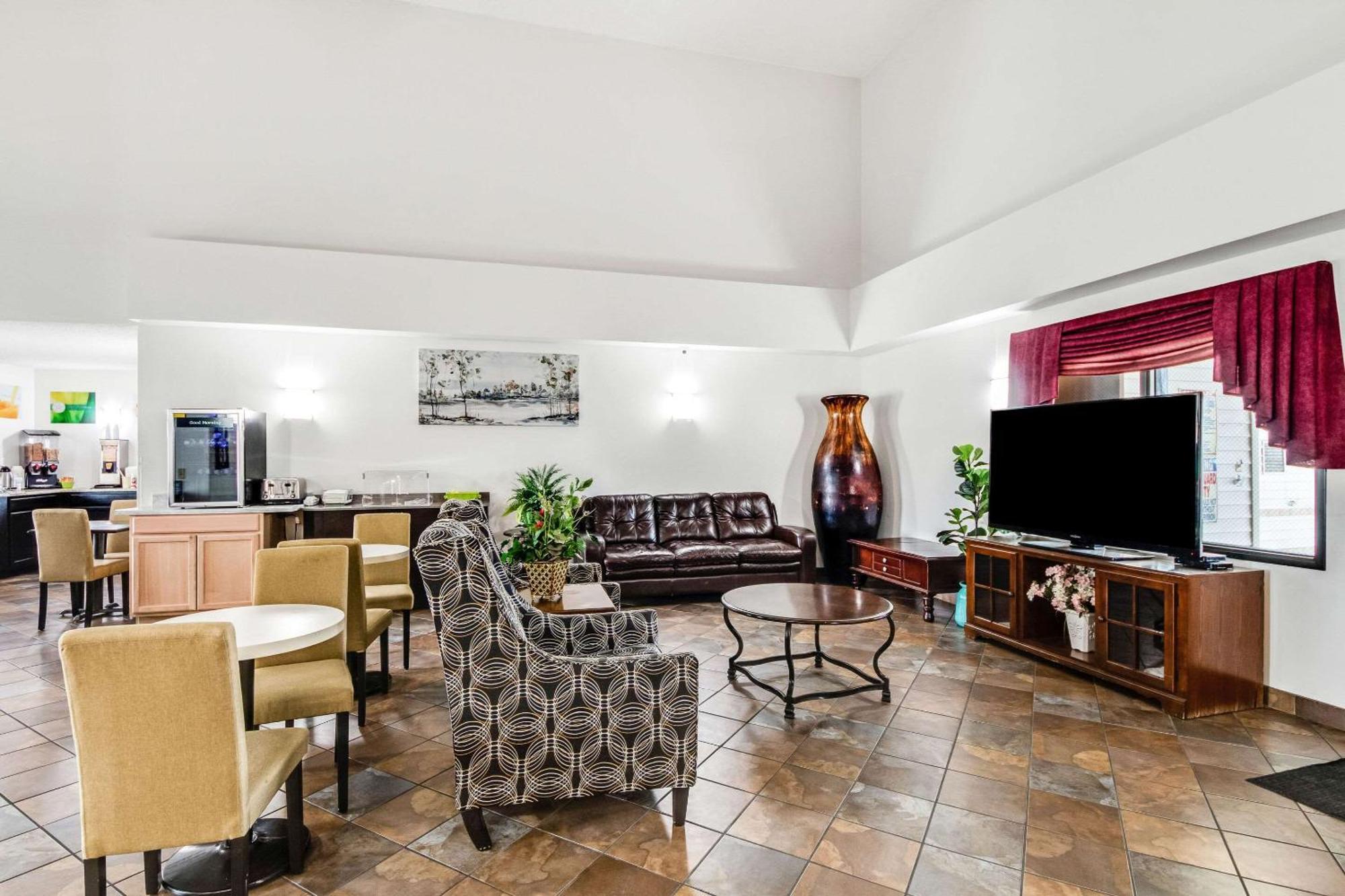 Quality Inn & Suites Junction Exterior foto