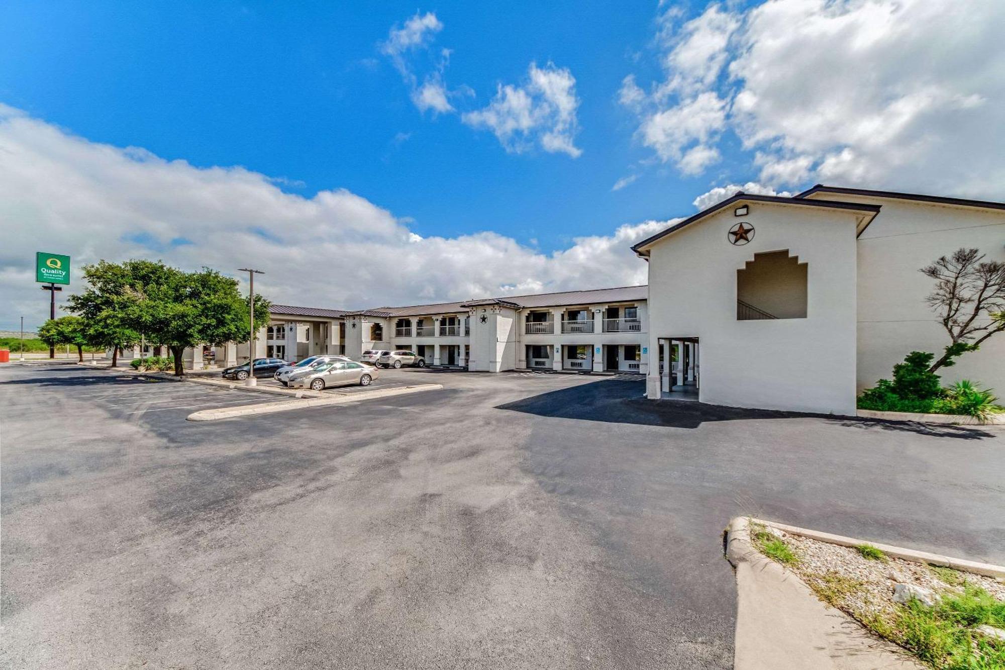 Quality Inn & Suites Junction Exterior foto