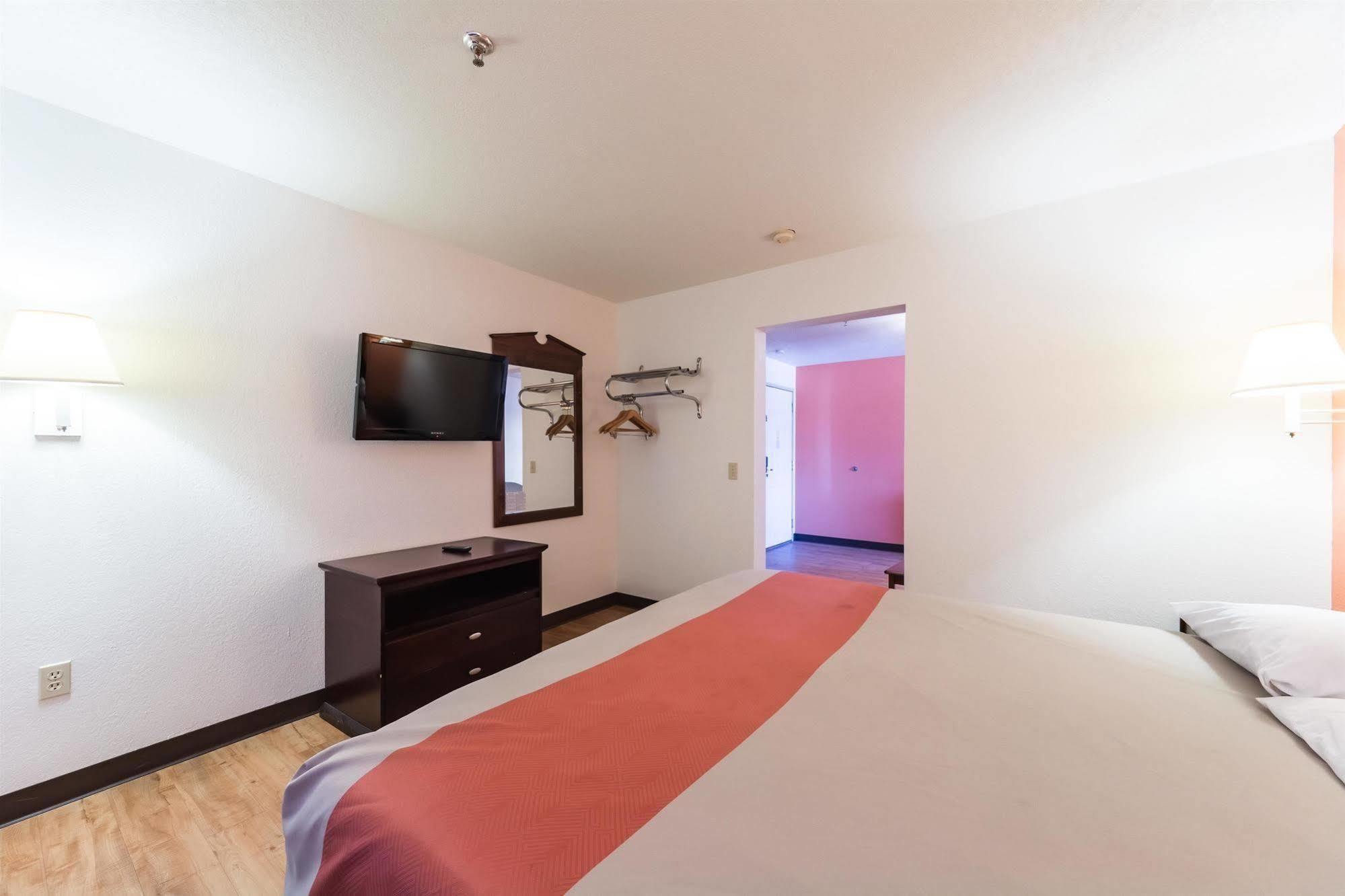 Quality Inn & Suites Junction Exterior foto